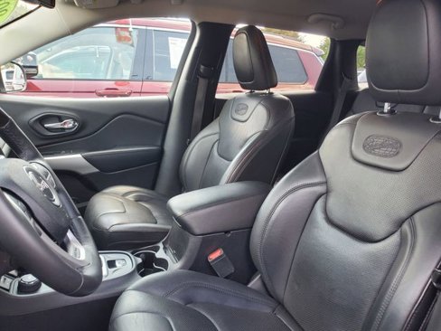 Used 2018 Jeep Cherokee Overland image 12