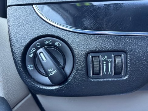 Used 2018 Dodge Grand Caravan SXT image 27