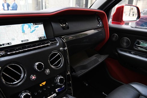 Used 2021 Rolls-Royce Cullinan Black Badge image 21