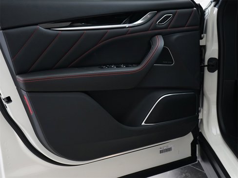 New 2024 Maserati Levante GT Ultima image 9