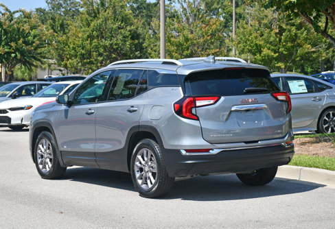 Used 2023 GMC Terrain SLT image 3