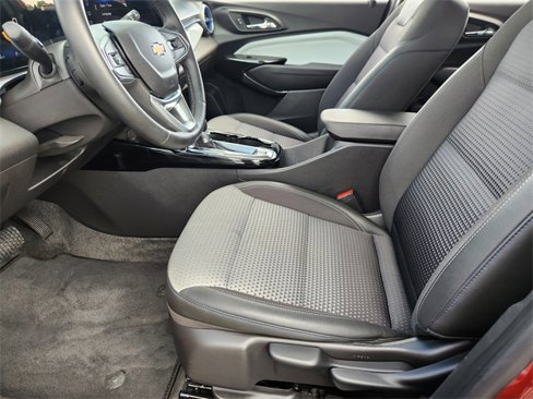 Used 2025 Chevrolet Trax LT w/ Driver Confidence Package image 9