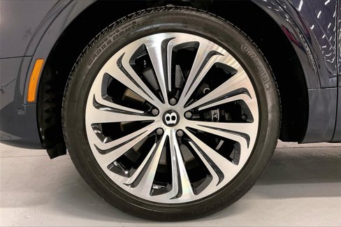 Used 2022 Bentley Bentayga image 17