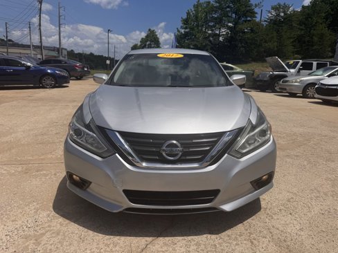 Used 2017 Nissan Altima 2.5 SV image 2