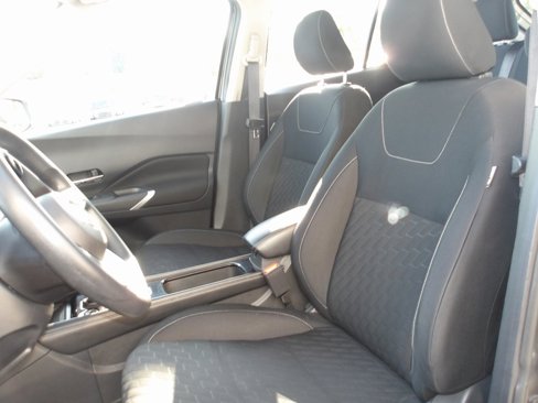 Used 2022 Nissan Kicks SV image 11
