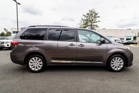 Used 2015 Toyota Sienna LE image 16