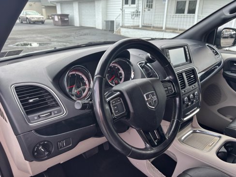 Used 2019 Dodge Grand Caravan SXT image 13