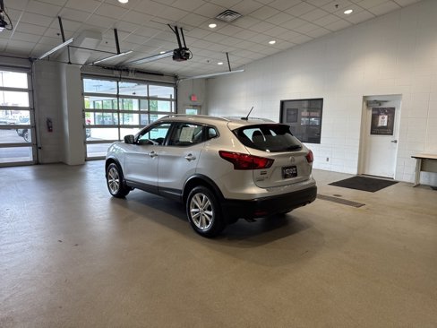 Used 2018 Nissan Rogue Sport SV image 8