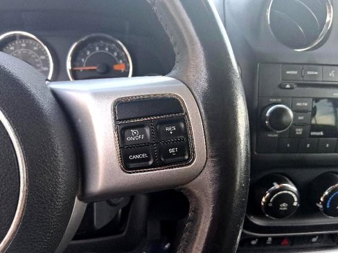 Used 2016 Jeep Compass Latitude image 36