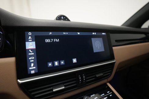 Used 2019 Porsche Cayenne S image 22