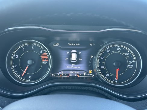 Used 2019 Jeep Cherokee Limited image 27