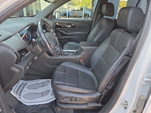 Used 2022 Chevrolet Traverse RS image 14
