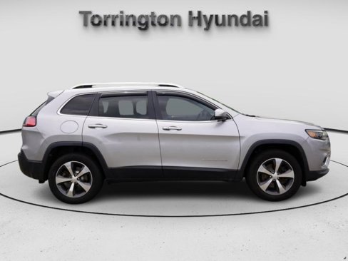 Used 2019 Jeep Cherokee Limited image 8