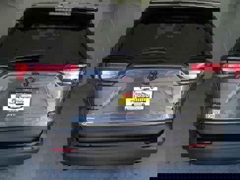 Used 2021 Toyota RAV4 LE image 18