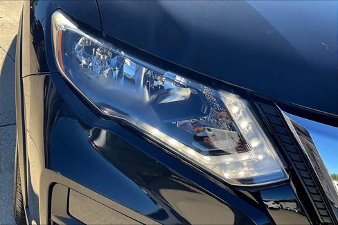 Used 2018 Nissan Rogue SV image 29