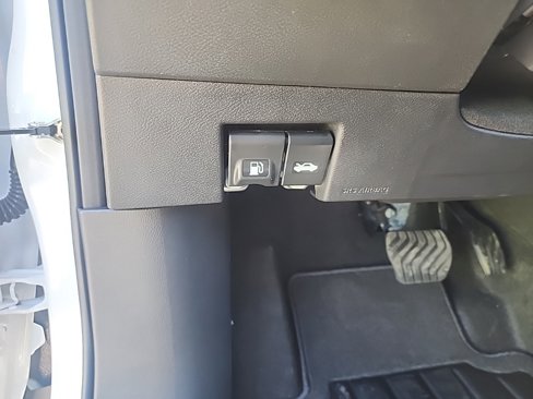 New 2024 Nissan Kicks SR image 11