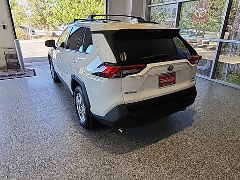 Used 2020 Toyota RAV4 XLE w/ Convenience Package image 7