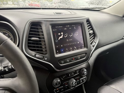 Used 2023 Jeep Cherokee Altitude Lux image 20
