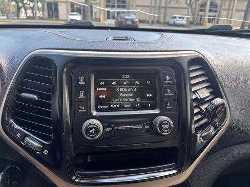 Used 2018 Jeep Cherokee Latitude image 15