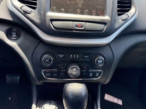 Used 2015 Jeep Cherokee Trailhawk w/ Comfort/Convenience Group image 13