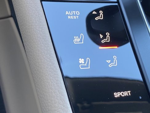 Certified 2025 Porsche Macan image 17