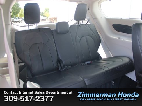 Used 2017 Chrysler Pacifica Touring-L image 8