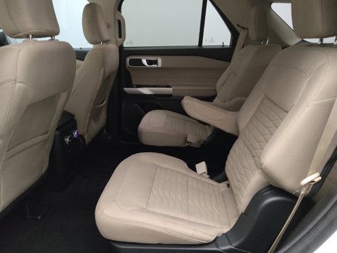 Used 2021 Ford Explorer XLT image 18