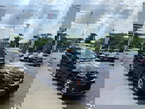 Used 2022 Chrysler Pacifica Touring-L image 3