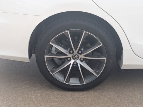 Used 2015 Toyota Camry XSE image 11