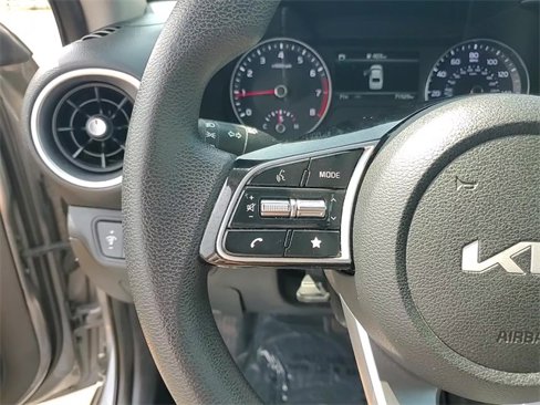 Used 2022 Kia Forte LXS w/ LXS Technology Package image 13