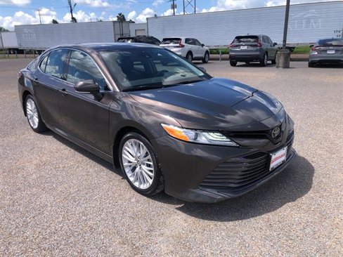 Used 2019 Toyota Camry SE image 1