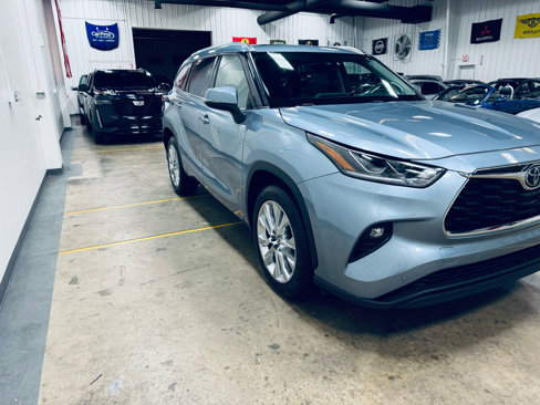 Used 2022 Toyota Highlander Limited image 18