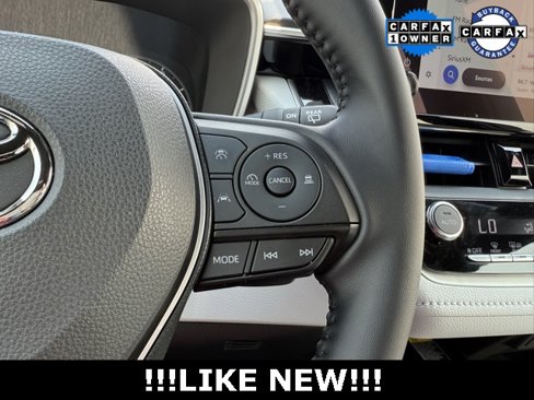 Used 2025 Toyota Corolla SE w/ SE Package image 27