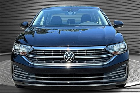 Used 2024 Volkswagen Jetta SE image 2