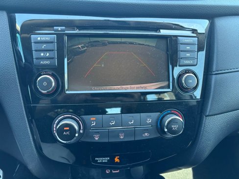 Used 2018 Nissan Rogue S image 14