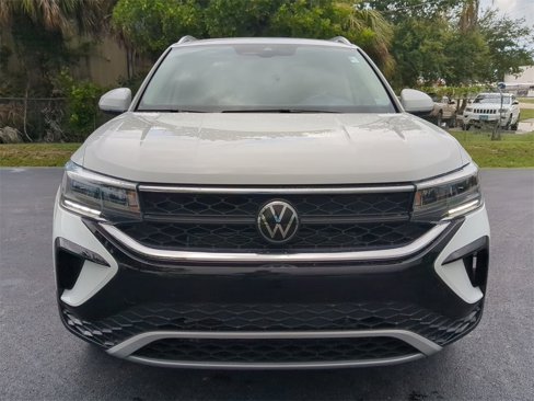 Used 2024 Volkswagen Taos SE w/ Panoramic Sunroof Package image 9