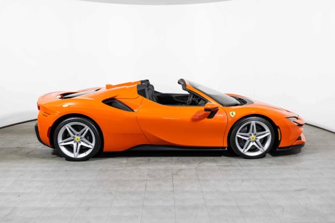 Used 2024 Ferrari SF90 Spider image 4