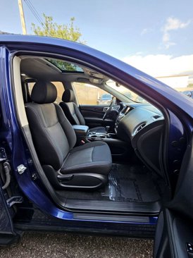 Used 2018 Nissan Pathfinder SV image 11