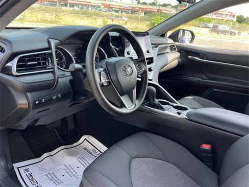 Used 2022 Toyota Camry LE image 9