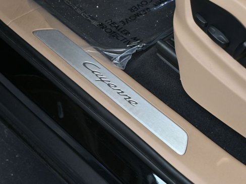 Certified 2023 Porsche Cayenne image 15