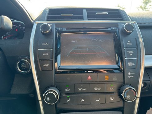 Used 2016 Toyota Camry SE image 10