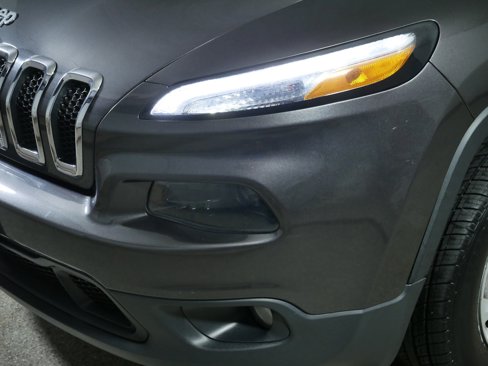 Used 2016 Jeep Cherokee Latitude w/ Cold Weather Group image 16