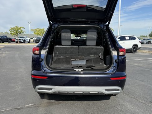 Used 2022 Mitsubishi Outlander SE image 8