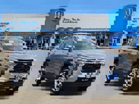 Used 2025 Chevrolet Trax LS w/ LS Convenience Package image 1