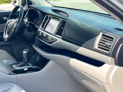 Used 2014 Toyota Highlander XLE image 28