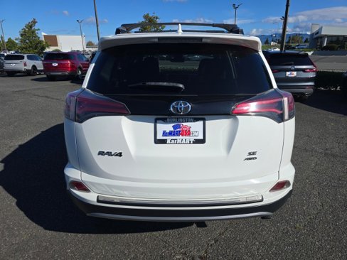 Used 2017 Toyota RAV4 SE image 5