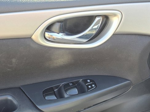 Used 2015 Nissan Sentra S image 29