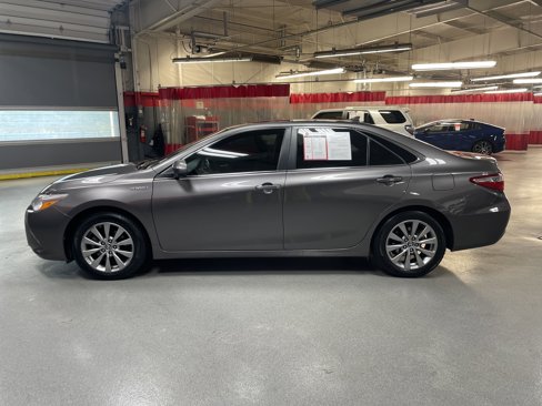 Used 2017 Toyota Camry XLE image 7