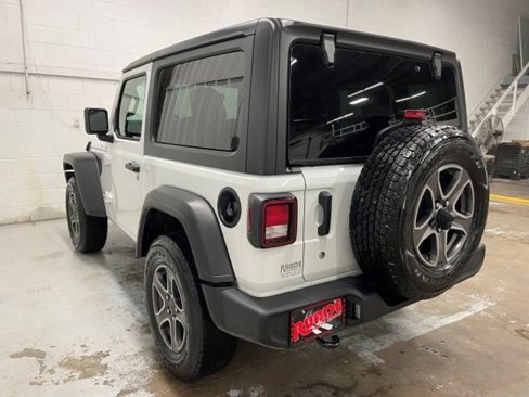 Used 2019 Jeep Wrangler Sport image 9
