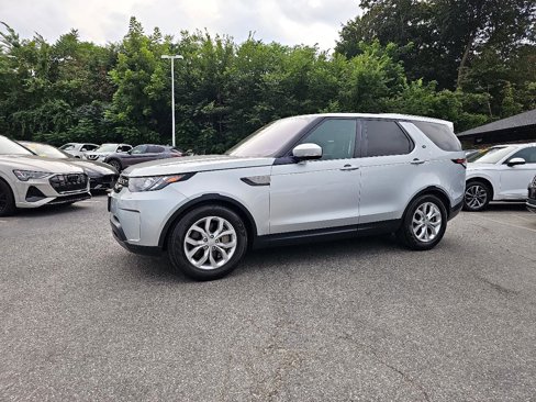Used 2018 Land Rover Discovery SE image 4